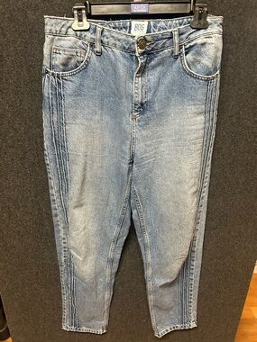 BDG Pintuck Mom Jean 32